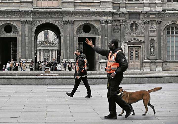 Dónde pueden acabar las joyas robadas en el Louvre: fundidas, fragmentadas...