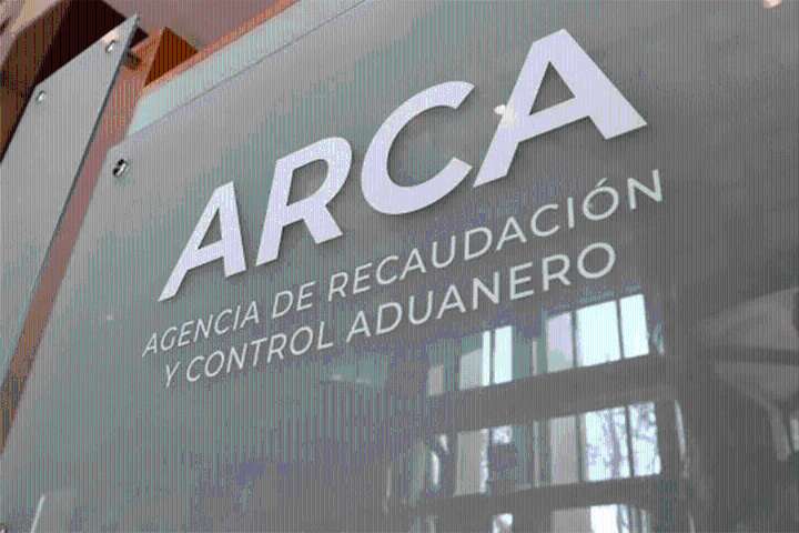 Por un “error de interfaz”, ARCA publicó información de argentinos que viven en EE.UU