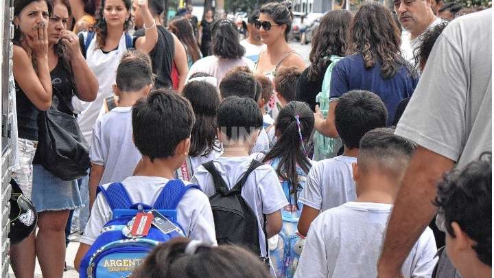 Bullying y familia: "Antes, si un docente te retaba, en casa te castigaban el triple. Hoy es al revés"