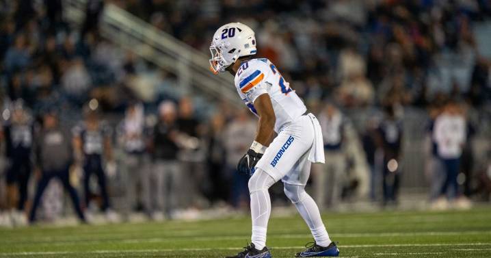 LIVE BLOG: Boise State extends lead to 17