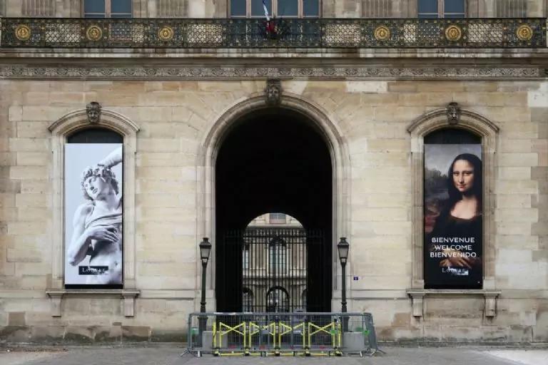 Golpe en el Louvre: Roban joyas de valor incalculable en asalto relámpago