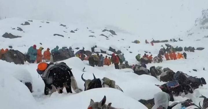Snowstorm traps hundreds of hikers on Mount Everest slopes during China's national holiday