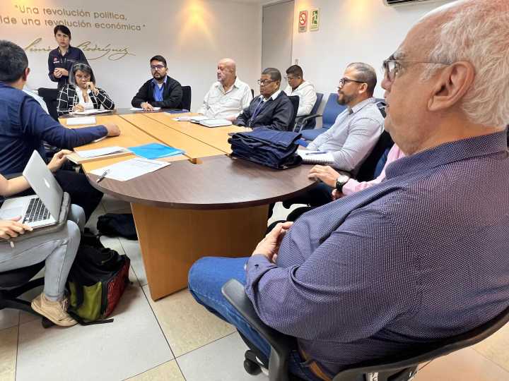Conglomerado Productivo y Sencamer se reunieron para definir control de calidad de uniformes escolares