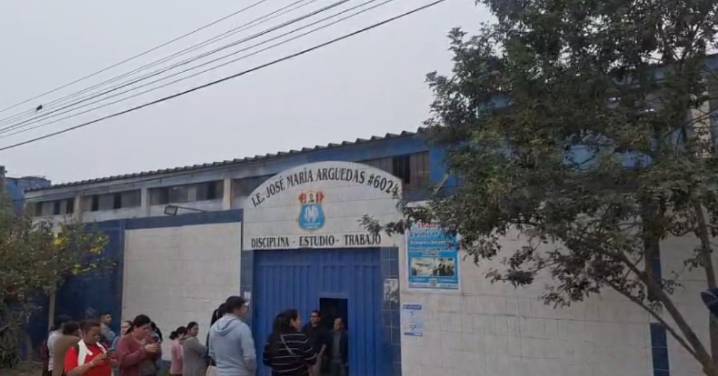 Extorsionadores exigen S/10 mil a colegio estatal de Villa María del Triunfo: Padres realizan plantón