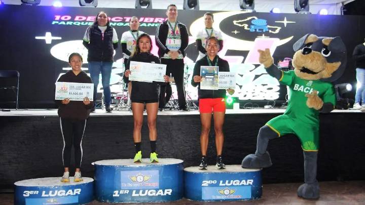 Esmeralda Ramos y Kalid Galván triunfan en la carrera atlética nocturna Cobach 2025