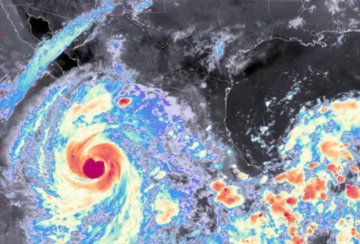 Huracán Priscilla provoca lluvias intensas, vientos y oleaje en gran parte del país