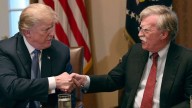 Imputaron a un exasesor de Trump por "mal uso de información clasificada"