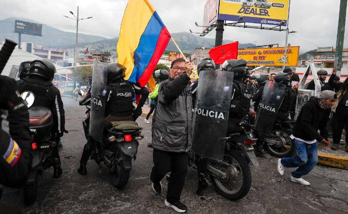 Gobierno de Ecuador e indígenas acuerdan suspender protestas; solucionará necesidades de manifestantes