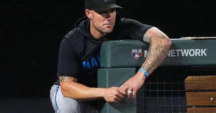Texas Rangers introduce new manager Skip Schumaker