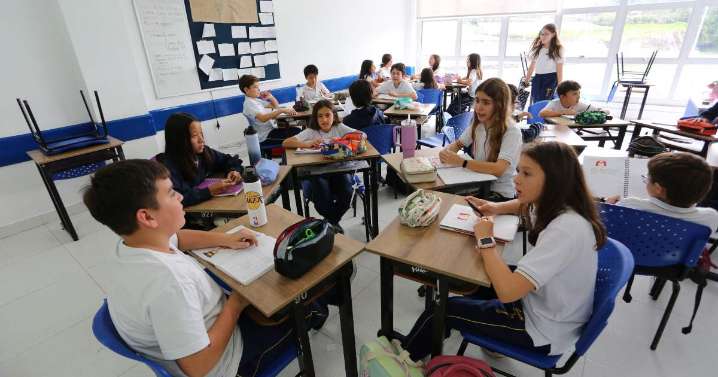 Este colegio de Manizales restringe los celulares hasta en el recreo, y así les va a un año de la medida