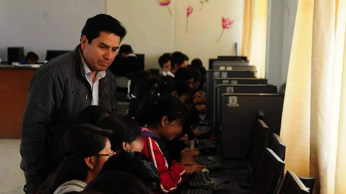 Así opera el programa para trasladar a maestros a sus escuelas en Puebla