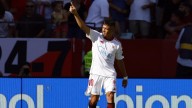 "El hambre no lo pierde" y "la grada se rindió a él": Prensa española y actuación de Alexis en goleada del Sevilla al Barcelona