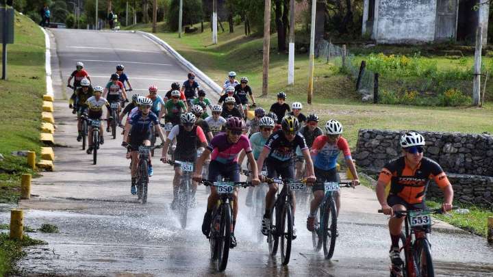 Multitudinario "Desafío Los Dos Lagos" de Rally bike