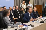 El secretario de Trabajo justificó las paritarias pisadas y defendió un modelo de "salarios dinámicos"