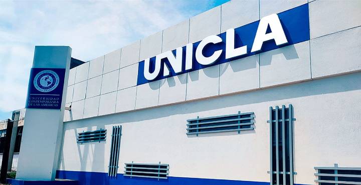 UNICLA campus Apatzingán se retira del desfile cívico por seguridad