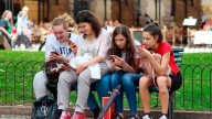 El algoritmo que enferma: redes sociales y celulares agravan la crisis de salud mental en adolescentes