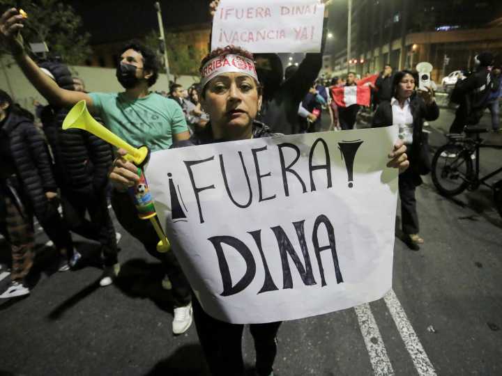 La Fiscalía en Perú busca prohibir a Dina Boluarte salir del país: las causas que ahora enfrenta la ex mandataria sin fueros