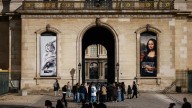 La dirección del Louvre defiende la calidad de las vitrinas rotas en el robo