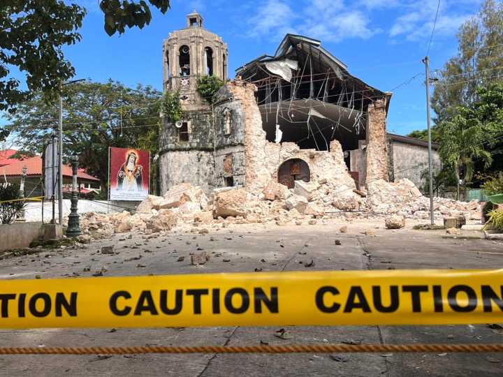 Elevan a 60 los muertos en el centro de Filipinas tras terremoto de magnitud 6,9