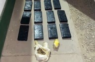 Tocó perder: gendarmería halló 45 "ladrillos" de cocaína ocultos en el torpedo de un Peugeot 408