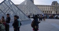The Louvre director offers to resign