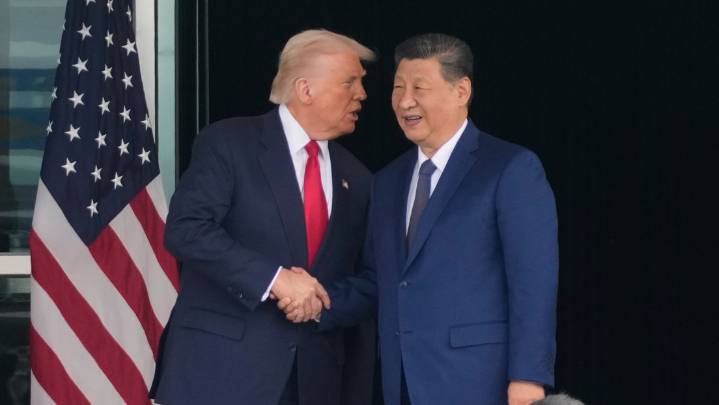 Trump reduce a la mitad los aranceles sobre importaciones de China