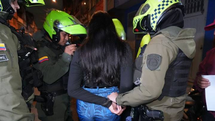 ¡La pillaron en plena fiesta! Mujer con casa por cárcel fue sorprendida durante megatoma en Suba