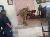 Decomisan drogas y objetos prohibidos en operativo en el penal de Chetumal