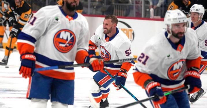 Beards are back for the New York Islanders after old-school executive Lou Lamoriello's departure