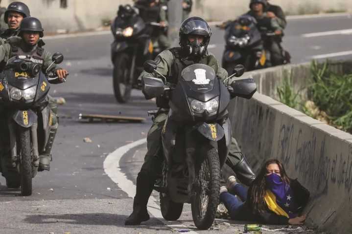 Propuesta sobre el decreto de conmoción exterior: incremento de la comisión de abusos a los derechos humanos