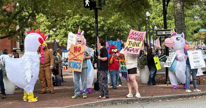 Hundreds protest downtown for ‘No Kings’