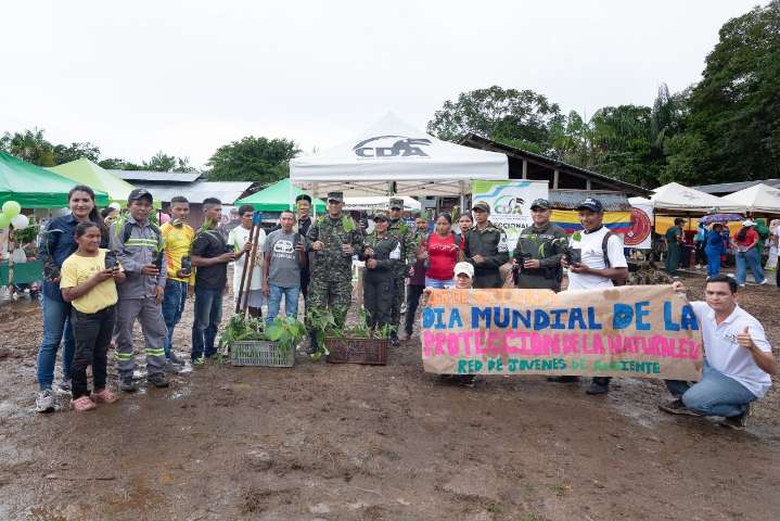 Ejército Nacional llevó bienestar y servicios a más de 260 habitantes de la comunidad de Santa Cruz, Vaupés