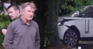Polémica con Alec Baldwin: chocó su Range Rover contra un árbol en Los Hamptons