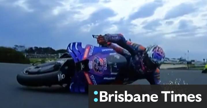 Aussie crashes out of home GP