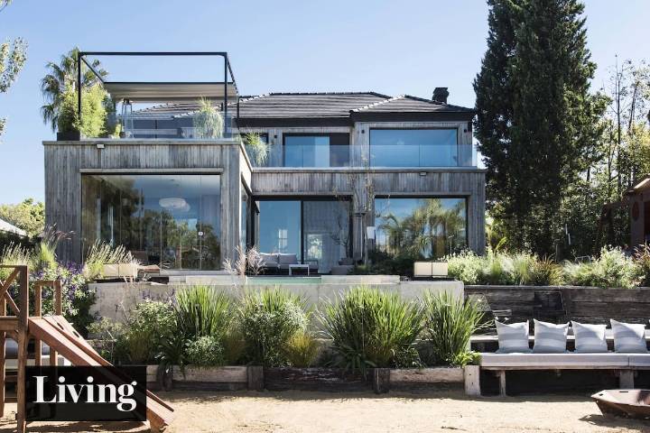Mirando a la laguna. Te mostramos en detalle la renovación de una casa pionera de Nordelta