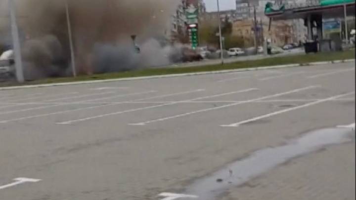 Moment Russian drone strikes near apartments in Ukraine