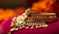 Gold hits record high on MCX amid US economic uncertainty