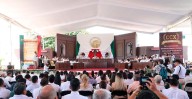 En pie, sesión solemne del Congreso de Michoacán en Apatzingán este 22 de octubre