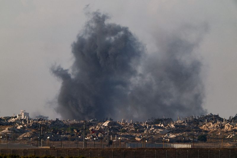 Renewed fighting tests Gaza ceasefire and Israel briefly halts aid