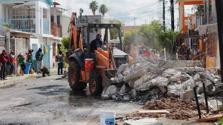 “No están solos”: alcaldesa de Nuevo Laredo atiende a familias afectadas por explosión en Tamaulipas