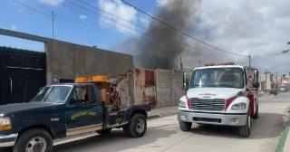 Menores provocan incendio en baldío de Villa Alborada