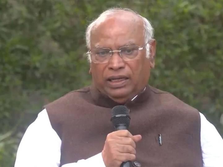 Kharge reiterates demand to ban RSS; cites Sardar Patel’s stance
