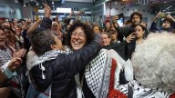 Sandra Garrido, integrante de la flotilla Global Sumud, a su llegada a Santiago: « Se consentimos que siga este xenocidio televisado é que non somos humanidade»