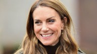 Kate Middleton enseña cómo llevar botas altas con falda de manera elegante en otoño 2025