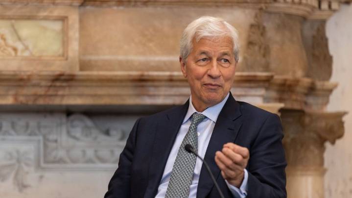 Luis Caputo se reunirá con el CEO del JP Morgan en plena negociación del salvataje de EE.UU.