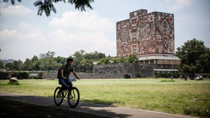 De uno a mil 205 pesos: cuánto cuestan y cuáles son los requisitos para tramitar un título en la UNAM
