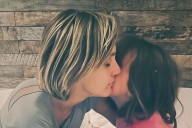 “Acompañando se vuelve más fácil...”: Fernanda Hansen alarma a sus seguidores con foto de su hija en clínica