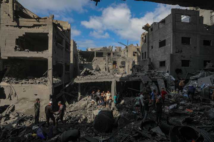 Israel bombardea el norte de Gaza y mata a un palestino a pesar del alto el fuego