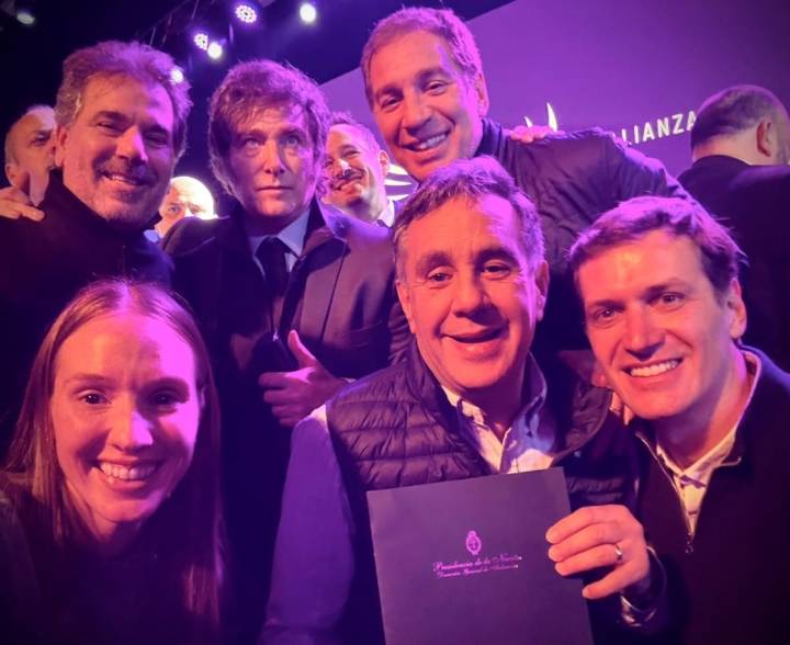 "No hay nadie que no diga que es un corrupto". El ataque de Milei en 2023 a Santilli, que ahora podría encabezar su lista