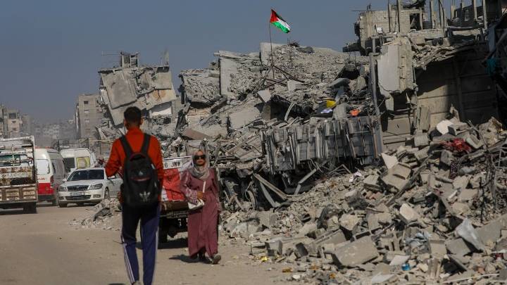 Israel derriba edificios residenciales en el sur de Gaza pese al alto el fuego